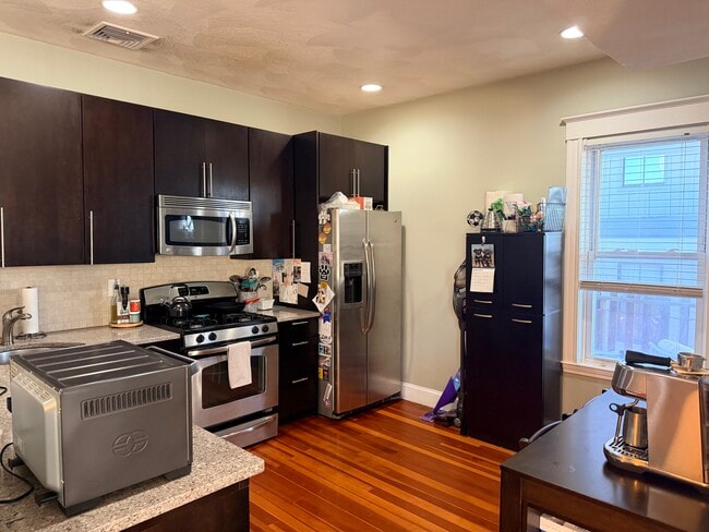 Photo - 211 W 8th St Unit 3