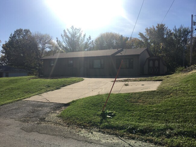 Photo - 525 E 47th St