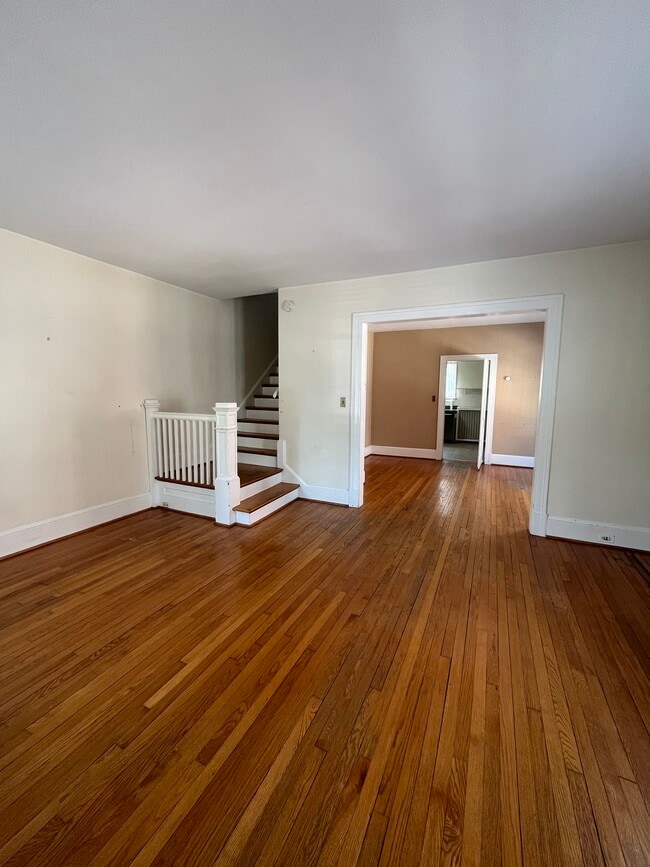 7 N Stewart St