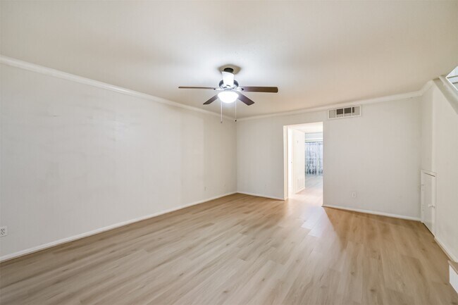 Photo - 5917 Fairdale Ln Unit 10