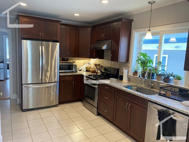 Photo - Awesome 4 bed 2 bath in Brighton.... Starting May 1st!