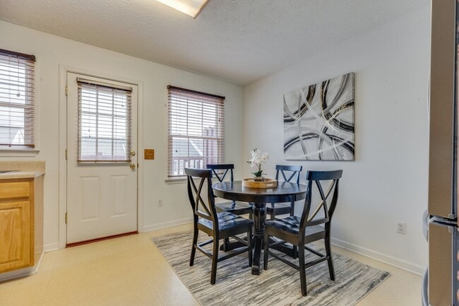 Photo - 659 Beaverview Dr