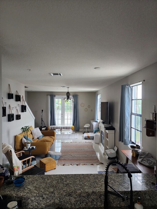 Living room 2nd floor - 310 N Dixie Hwy Townhome