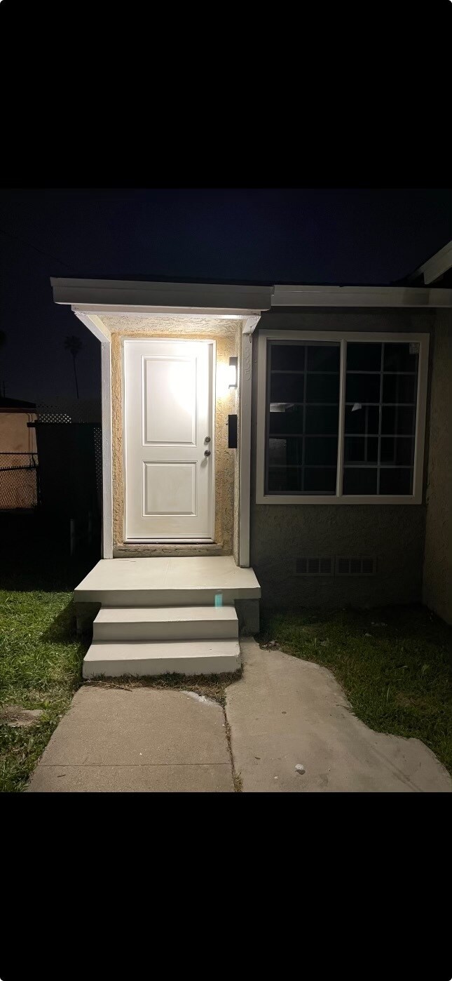 Photo - 335 W Almond St