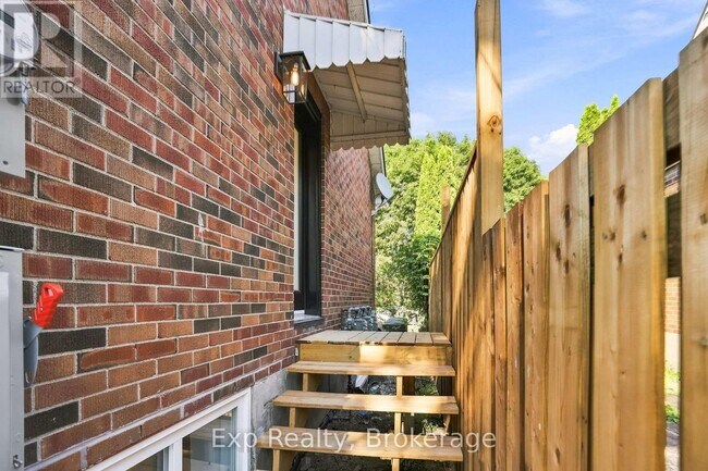 Photo - 372 Major St