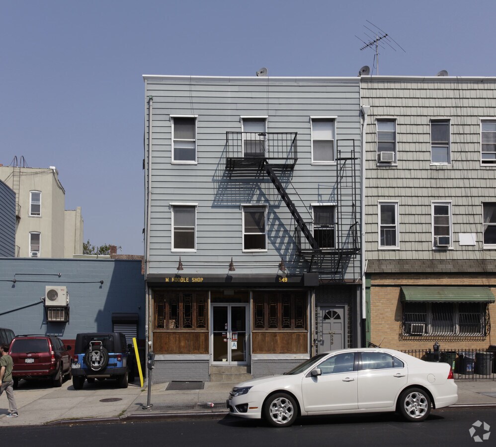 Photo - 549 Metropolitan Ave