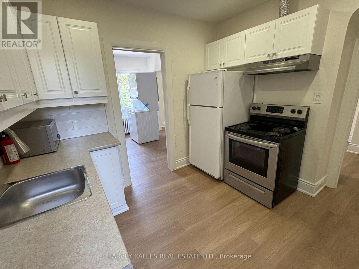 Photo - 1611 Bayview Ave