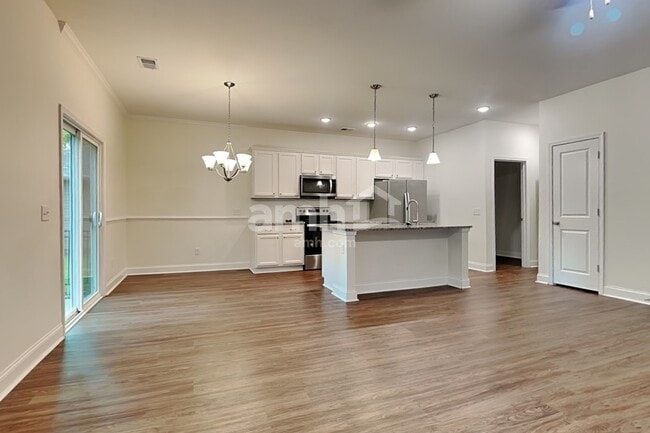 218 Swan Dr