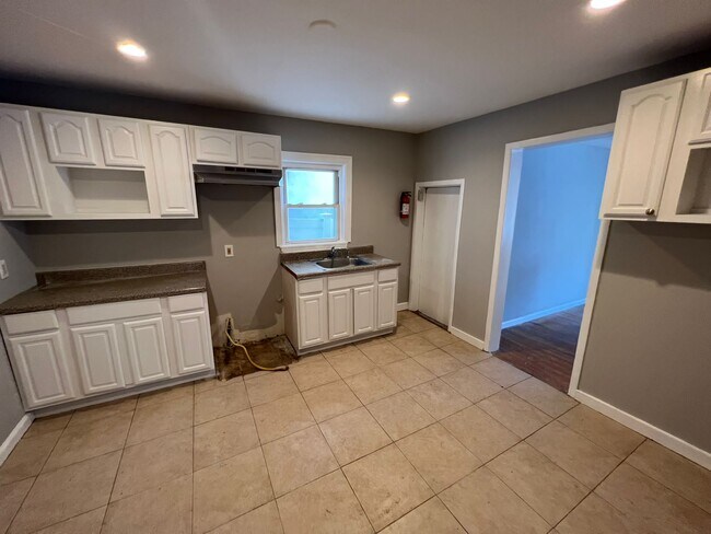 Photo - 129 S Park St Apartments Unit 1