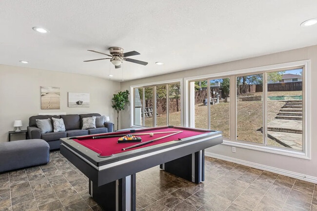Building Photo - 707 Creekside Dr Rental