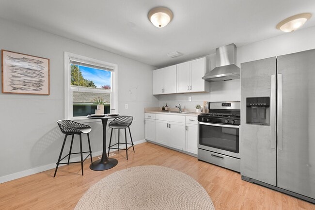 Photo - 2 Bedroom, 1 Bathroom Available Now!
