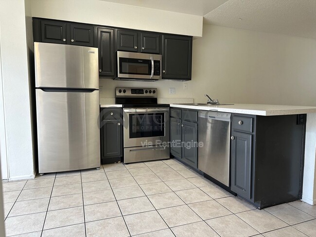 Building Photo - 2440 E Waltann Ln Unit 3