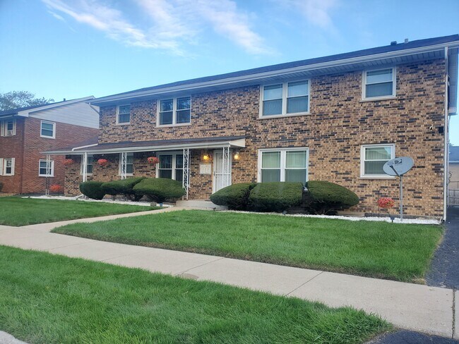 Photo - 1424 E 156th St