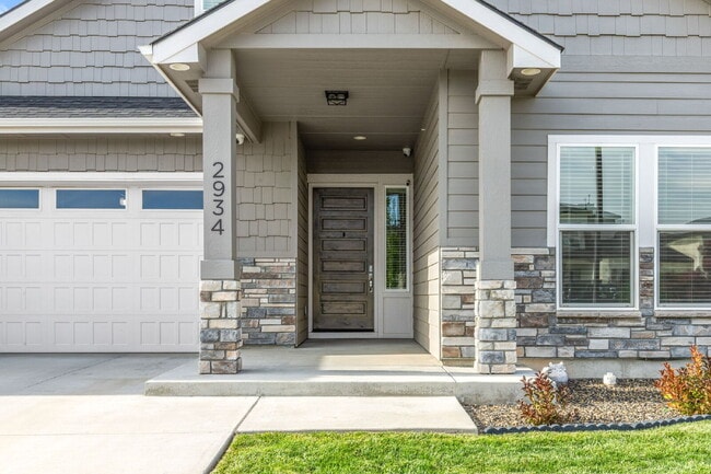 Photo - Beautiful split bedroom floorplan in the Sky Mesa Community!