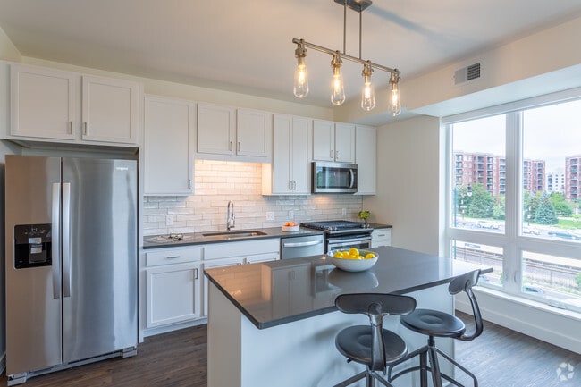 2BR,2BA,1128SF