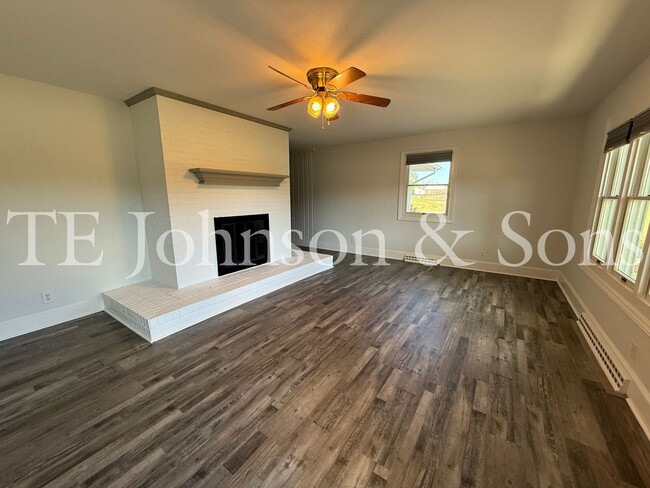 Photo - Three bedroom House with Large Lot in Country Setting