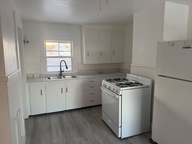 Building Photo - 165 Brunswick St