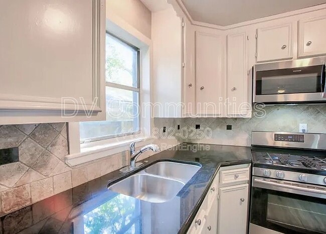 Photo - 810 Charles Rd