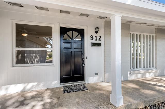 Photo - 912 Warfield Way