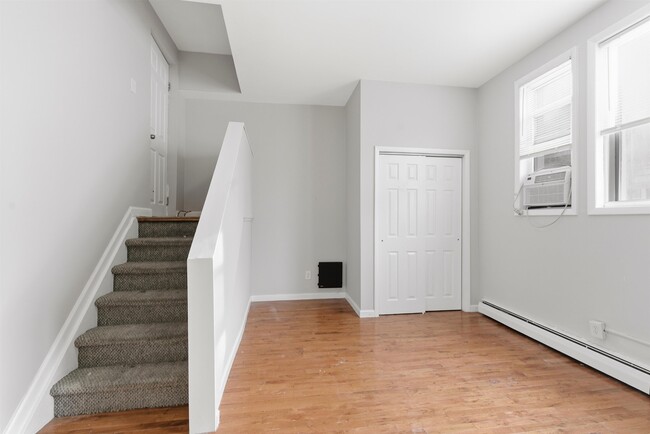 Building Photo - 154 South St Unit 1