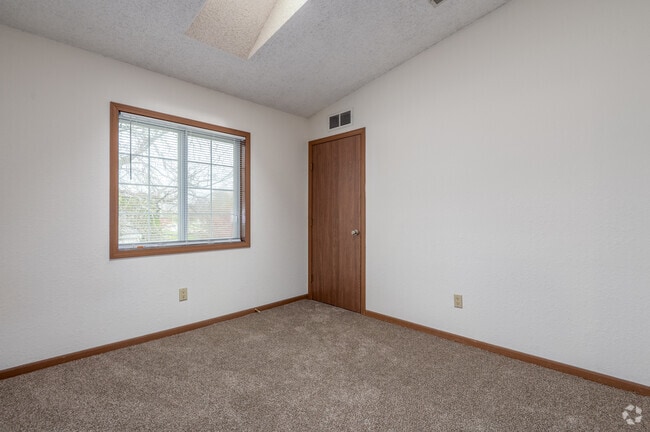 2BR, 2BA - 1,052SF - Bedroom