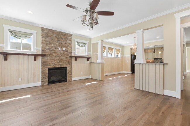 Photo - 2604 E Pembroke Ave
