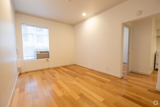 Building Photo - Historic Charm and Modern Comfort in Downt... Unit 301 Rental