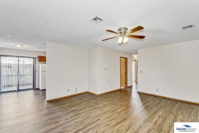 3 bedroom 2 bath duplex - Derby Schools - 3 bedroom 2 bath duplex - Derby Schools House