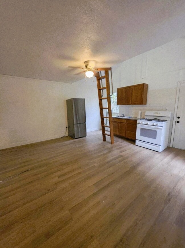 Photo - 6219 Saxon Dr