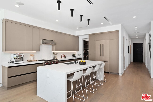 Photo - 714 N La Jolla Ave