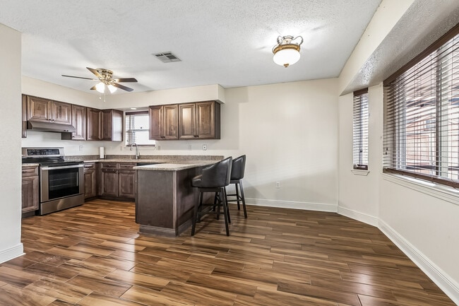 Photo - 1501 Somerset Pl