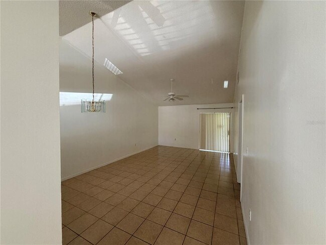 2411 Kam Ct