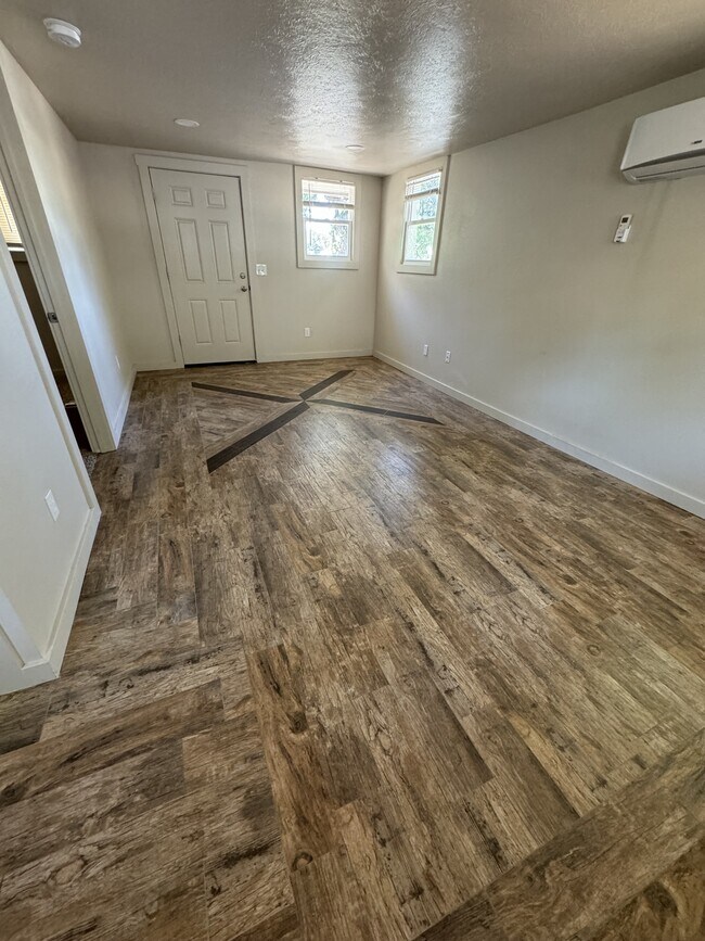 Photo - 1285 E 4th N