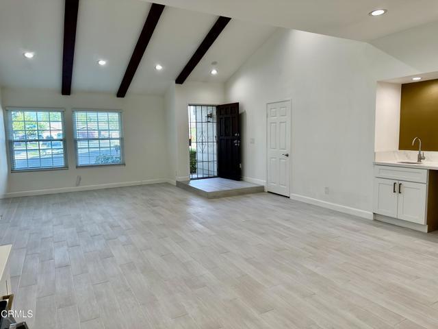 Photo - 20746 Schoenborn St