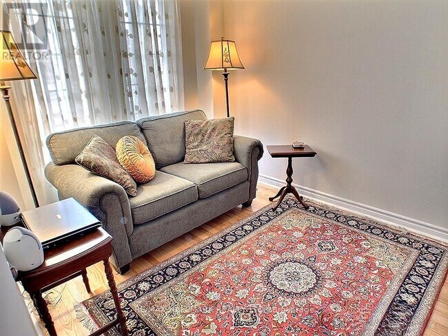 Photo - 135 Maroon Dr