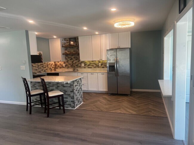 Photo - 106A Edinburgh Ln