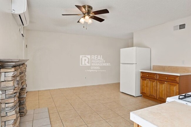 Photo - 3009 Canyon Crest Dr Unit B