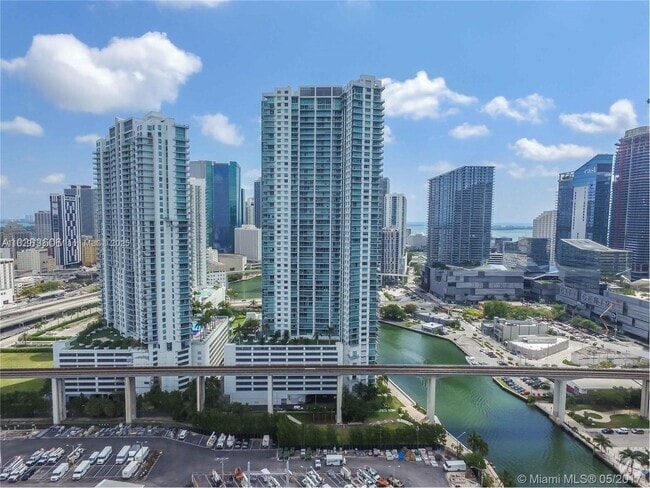Building Photo - 92 SW 3rd St Unit 4410 Rental