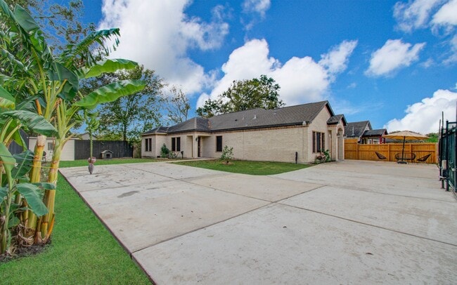 Photo - 8040 Howton St