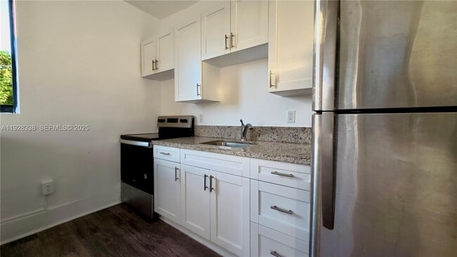 Photo - 337 SW 5th Ave Unit 12