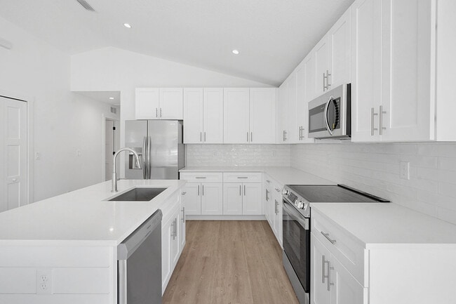 Photo - 988 W 9th St