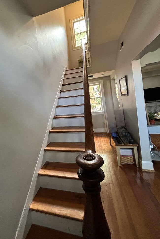 Photo - 408 Queen St