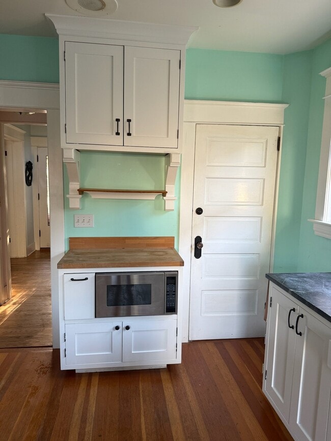 Photo - 4534 Thackeray Pl NE
