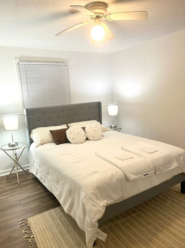 Photo - 305 17th St NE