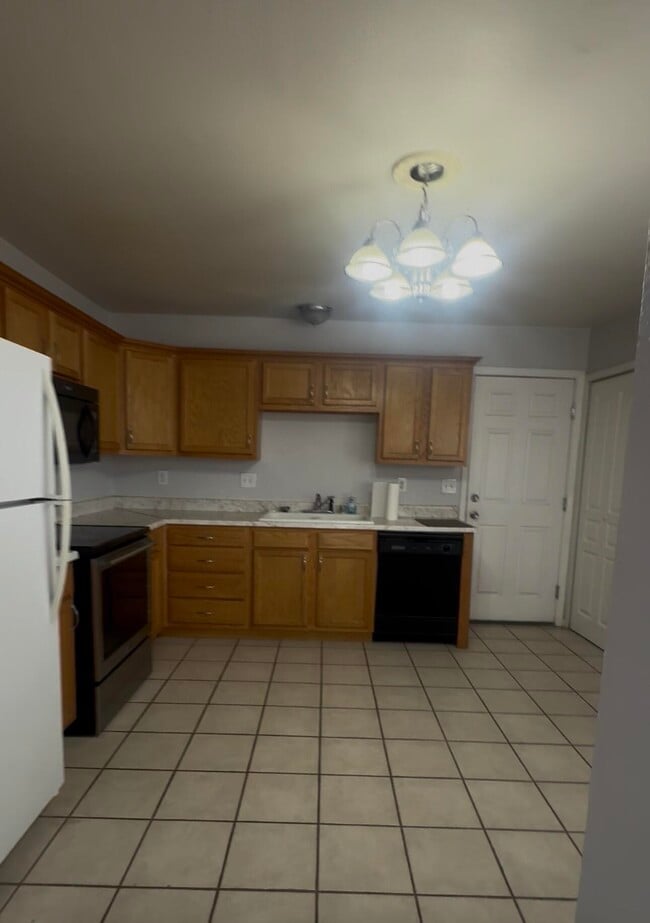 Photo - 556 Apache Loop SW