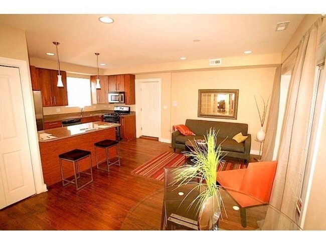 Photo - 4226-30 N. Whipple St.