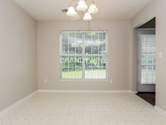 Photo - 1324 Gates Cir SE