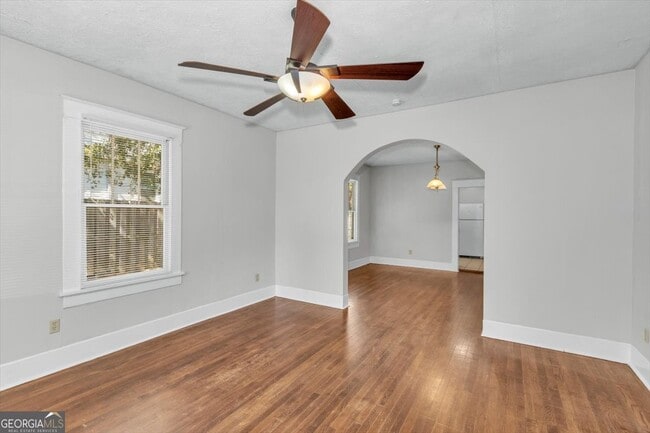 Photo - 1943 Heckle St