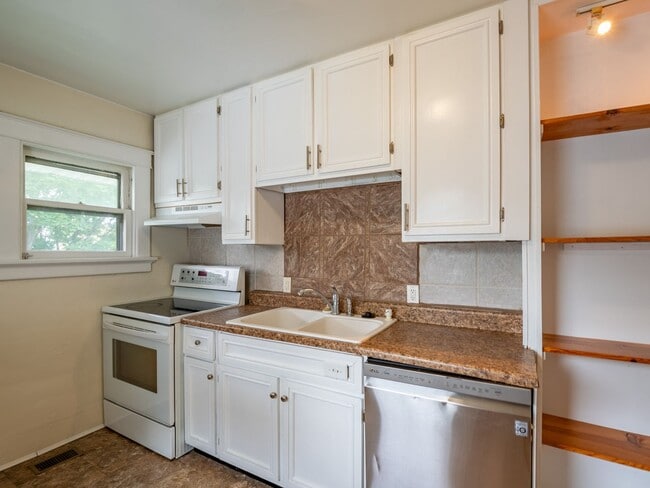 Photo - Howell Unit E