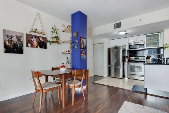 Photo - 3339 Virginia St Unit # 305